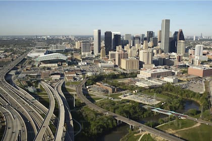 Según la IA, la ciudad de Houston es el mejor distrito de Texas para que los migrantes consigan trabajo (Unsplash)