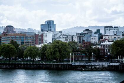Según la IA, la mediana del precio de vivienda en Salem es cerca de un 40% más baja que en Portland (Unsplash)