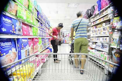 Según la interpretación recogida en la publicación, devolver el carrito puede vincularse con características como el respeto por las normas, la empatía, la responsabilidad y la consideración hacia otras personas