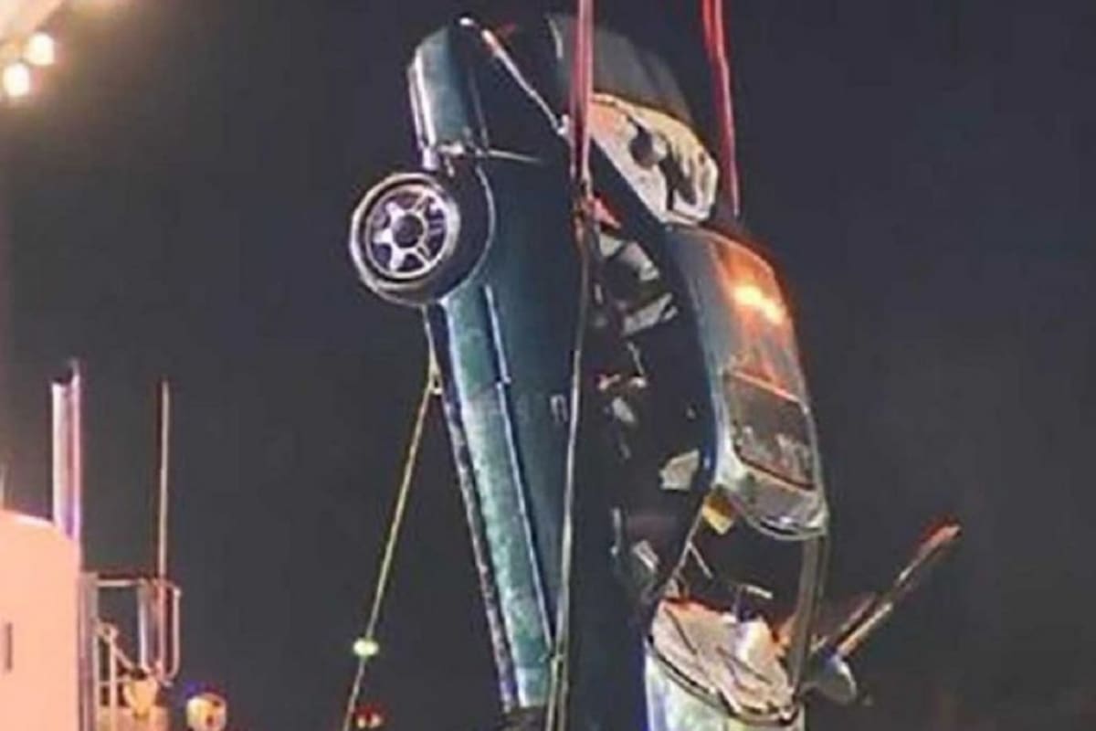 Según la investigación, Elmezayen aceleró su Honda Civic en un muelle en el Puerto de Los Ángeles y escapó por la ventana del lado del conductor mientras su ex esposa y sus dos hijos estaban atrapados