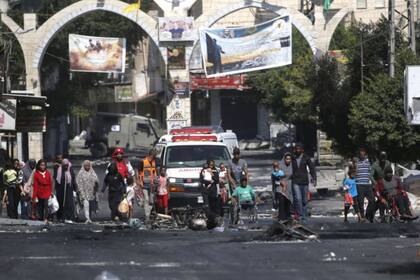 Según la Media Luna Roja, los combates en Yenín han obligado a la evacuación de al menos 3.000 palestinos del campo de refugiados
