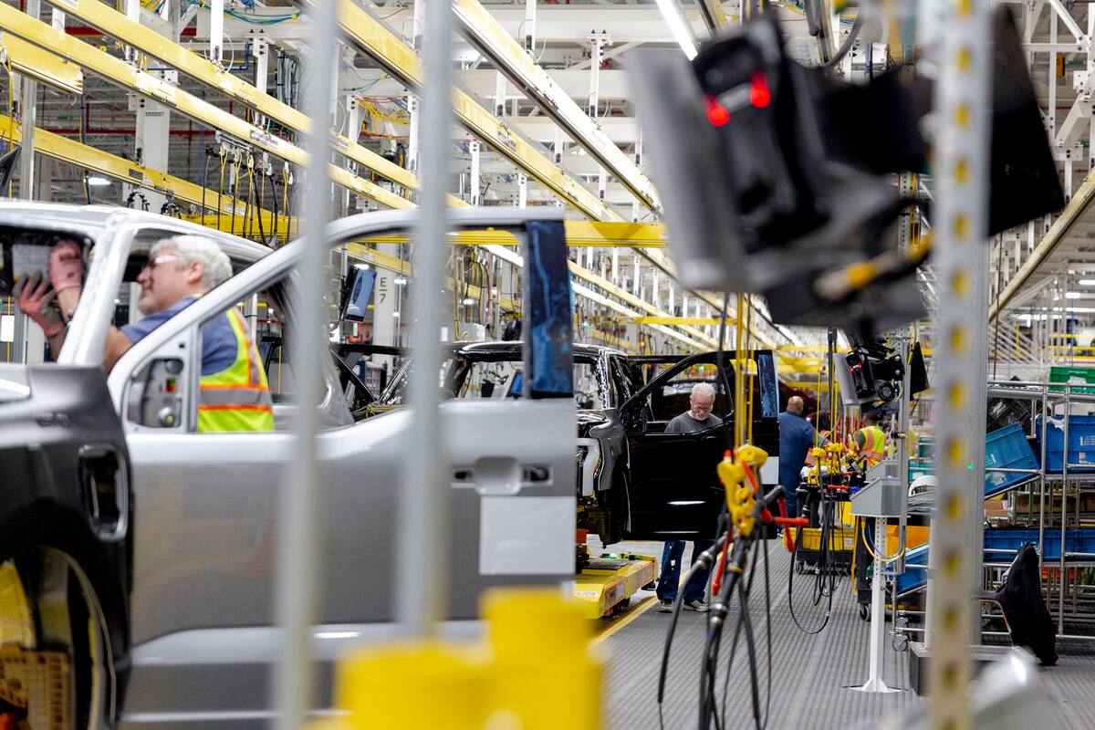 Según la Oficina de Estadísticas Laborales, actualmente hay alrededor de 400.000 empleos sin cubrir en el sector manufacturero