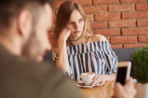 Según la psicología, existe una lista de frases que suelen decir las personas infelices