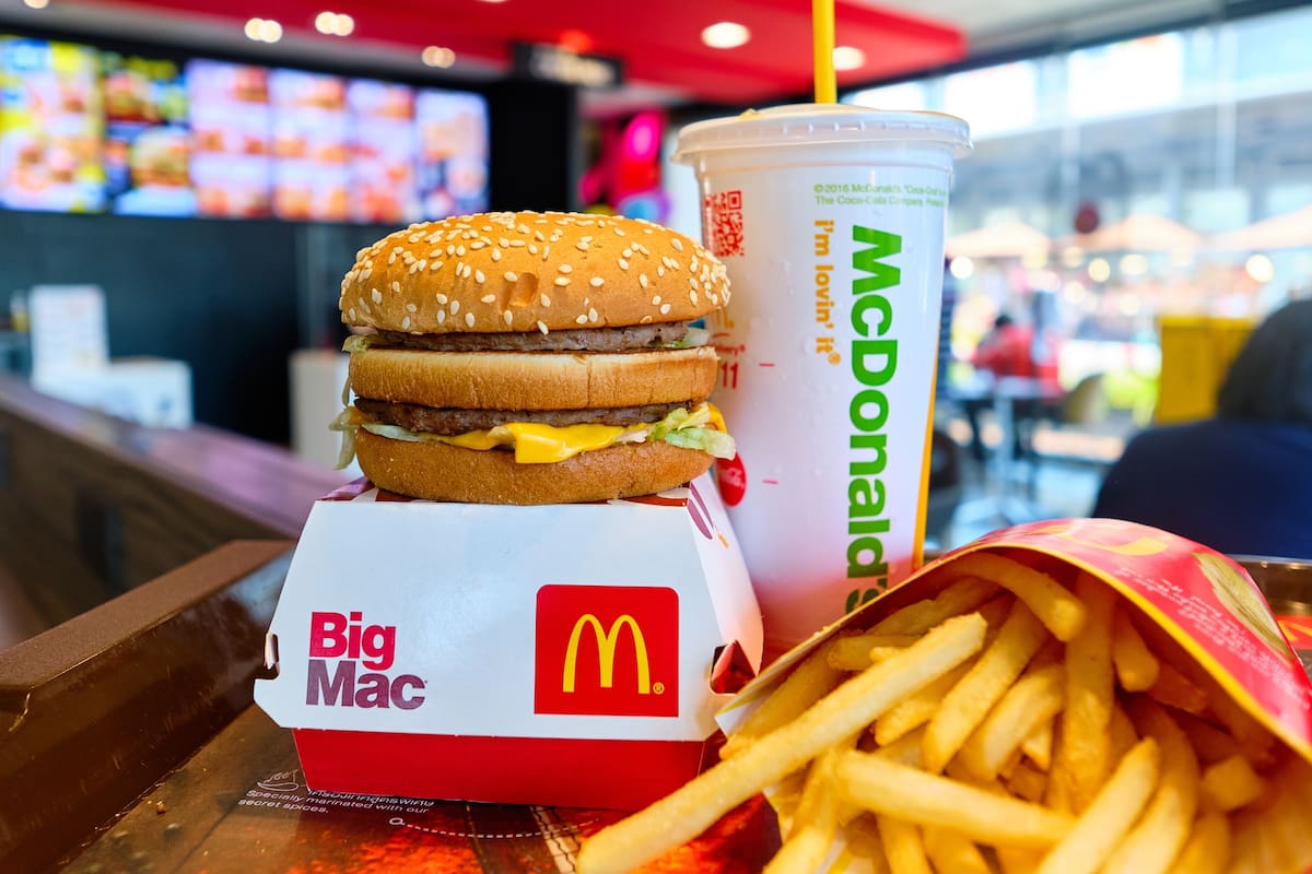Según la última actualización del Índice Big Mac que elabora The Economist, el peso está subvaluado un 33,8%; todas las monedas de América Latina están en una situación similar