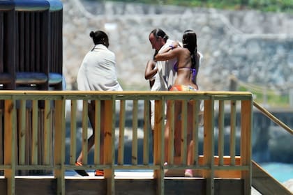 Según las denunciantes, en la casa había empleadas domésticas, especialistas (como las fisioterapeutas) y ocasionales acompañantes de Julio Iglesias, a las que debían tratar de "señoritas"
