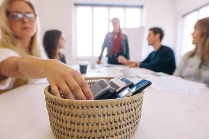 Establecer metas claras ayudará a reducir el uso de celulares