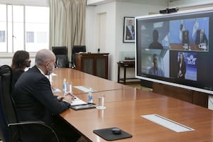 Según lo que informaron desde el Ministerio de Transporte, la reunión solo duró diez minutos; no estuvieron presentes el jefe de Gabinete, Santiago Cafiero, ni el vicepresidente regional de IATA para las Américas, Peter Cerdá