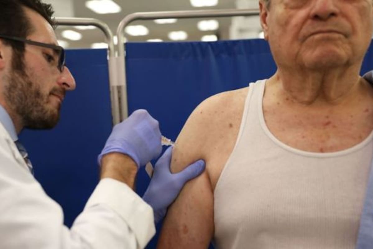 Según los CDC de Estados Unidos, la vacunación contra la influenza reduce el riesgo de enfermedad entre un 40% y un 60%