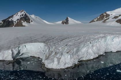 Según los científicos, cada año la Antártica está experimentando una disminución récord en su tamaño