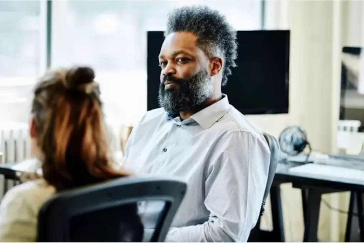 Según los especialistas, una de las causas de disparidad de género son los estereotipos arraigados, así como la falta de exposición para ver a las mujeres en puestos de liderazgo, en vez de posiciones de apoyo