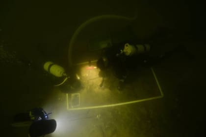 Según los estudios de los arqueólogos, el soldado habría vivido en el siglo XVI y habría muerto cuando cayó al lago desde un puente que hoy ya no existe