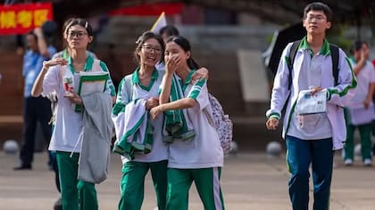 Según los expertos en salud mental, es fundamental escuchar a los adolescentes y mantener conversaciones abiertas con ellos