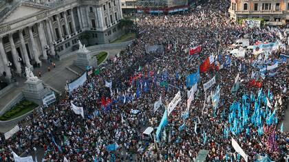 Según los organizadores, unas 20.000 personas se congregaron ayer