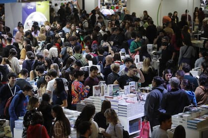 Según los responsables de la seguridad de la Feria, los stands grandes con pilas de libros son "el blanco" favorito de los ladrones