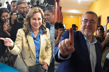 Según los resultados preliminares, la exprimera dama Sandra Torres y el diplomático Bernardo Arévalo deberán competir en una segunda vuelta