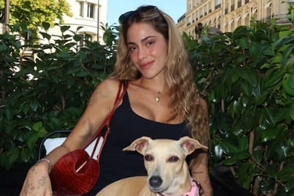 Según Marina Calabró, la cantante está negociando en privado una transición profesional para despegarse laboralmente de su familia
