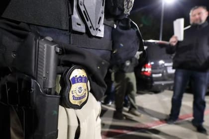 Según relató su defensa, el hombre fue abordado por un vehículo de ICE durante el traslado escolar y quedó bajo custodia sin volver a quedar en libertad