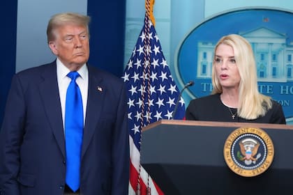 Según reportó The New York Times, la fiscal general Pam Bondi habría encabezado la ofensiva para forzar a Apple a retirar la aplicación del mercado