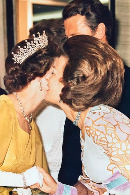 Según su hija India, cada vez que la Reina visitaba a su madre llevaba dos cajas de chocolates, una para cada una.