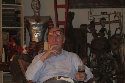 Según su hija, todas las noches Clorindo Testa se sentaba con un vaso de whisky a pensar