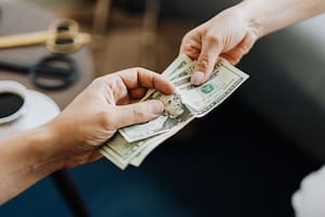 Según su ubicación, un trabajador puede recibir en Estados Unidos pagos por hora con una diferencia de más de 10 dólares