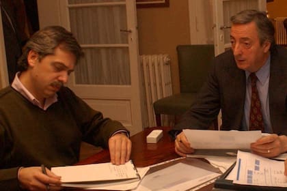 Según sus colaboradores, la vicepresidenta usa con Alberto Fernández la misma receta que aplicó durante los primeros años de mandato de Néstor Kirchner