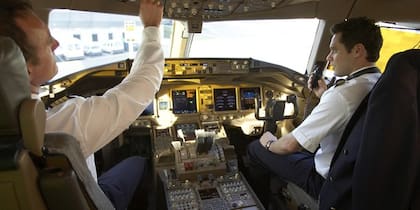 Según trascendió, los pilotos tuvieron una fuerte discusión (Foto:Reuters)