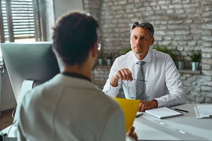 Según un estudio de la American Association of Retired Persons (AARP) más del 53 por ciento de las personas mayores que buscan empleo no consiguen avanzar en los procesos de reclutamiento y selección de personal