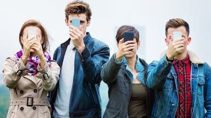 Desconectar de las redes sociales una semana puede mejorar el bienestar: es hora de hacer “limpieza digital”