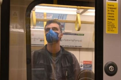 Según un estudio, los hombres tienen más probabilidad de permanecer parados que las mujeres.