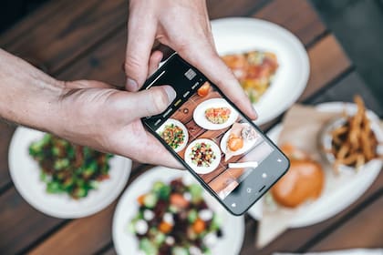 Según un estudio, para bien o para mal, las redes influyen en la en los hábitos alimentarios de los usuarios