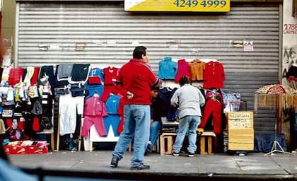 Para Virno, la precarización laboral es una de las formas que asume la impotencia en las sociedades contemporáneas