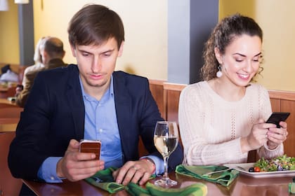 Según un estudio realizado sobre 1045 personas, entre 18 y 70 años por la Universidad Siglo 21, se detectó una alta tasa de ansiedad por el acceso constante a Internet y de procrastinación en el trabajo