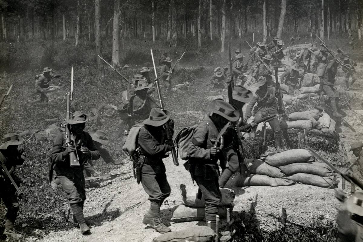 Según un nuevo libro, el SIDA probablemente dio el salto de los chimpancés a los humanos debido a un soldado de la Primera Guerra Mundial hambriento que se vio obligado a cazar animales para alimentarse