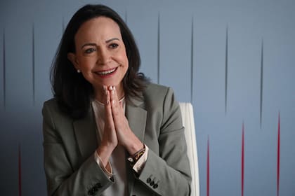 Según un sondeo de The Economist, María Corina Machado lidera la intención de voto con un 48%