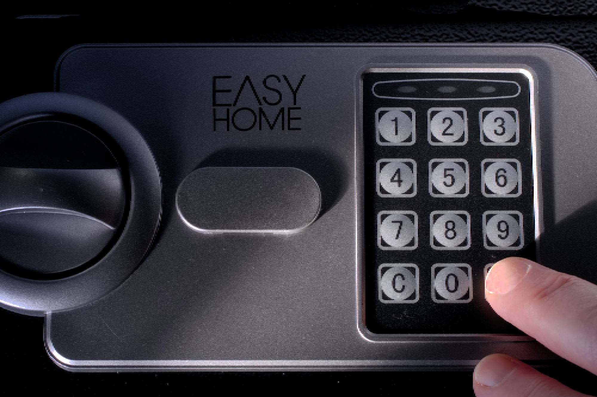 Según un tiktoker, las cajas fuertes de los hoteles no son seguras