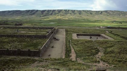 Según una leyenda aymara, los antepasados ocultaron el monumento más emblemático de Tiwanaku en la Puerta del Sol.