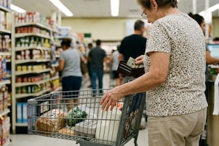 Encuesta revela un dato alarmante sobre Florida: cuatro de cada cinco residentes se les complica pagar alimentos