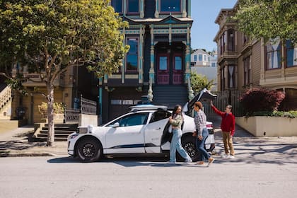 Según Waymo, la computadora que maneja el auto reaccionó más rápido que un humano y por eso el accidente no fue grave