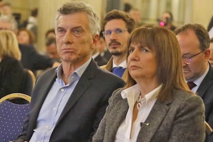 La ministra de Seguridad, Patricia Bullrich, y el expresidente Mauricio Macri