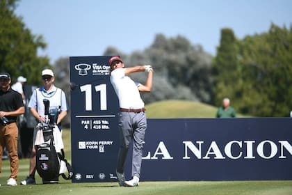 Segundo Oliva Pinto pega desde el hoyo 11; es el único amateur del torneo y, al superar el corte, ya se aseguró la Copa Pereyra Iraola