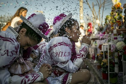 "Urkupiña, devoción a la Virgen que siempre cumple", segundo premio en categoría general, de Marcos Mattos. Celebración que bolivianos y argentinos hacen desde hace treinta años en Córdoba