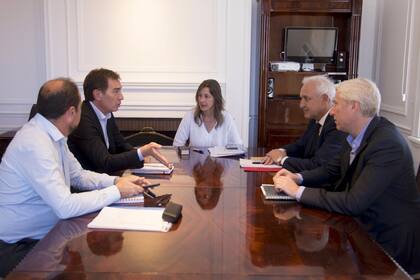 Funcionarios nacionales y de la ciudad avanzaron en conversaciones para que la policía porteña se haga cargo de la prevención del delito en Puerto Madero; la primera reunión por ese tema fue el 3 de enero
