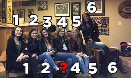 Seis chicas, cinco pares de piernas ¿Dónde las tiene la tercera joven?