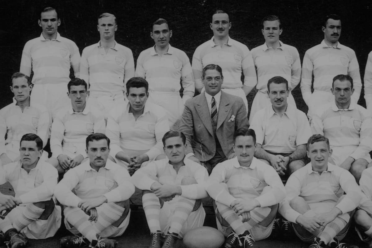 Seleccionado nacional de rugby, de 1936. Abajo, primero a la izquierda, aparece Noel Wilson Cooper. En la segunda fila, primero contando desde la izquierda, está Leonard Gavan Hughes.
