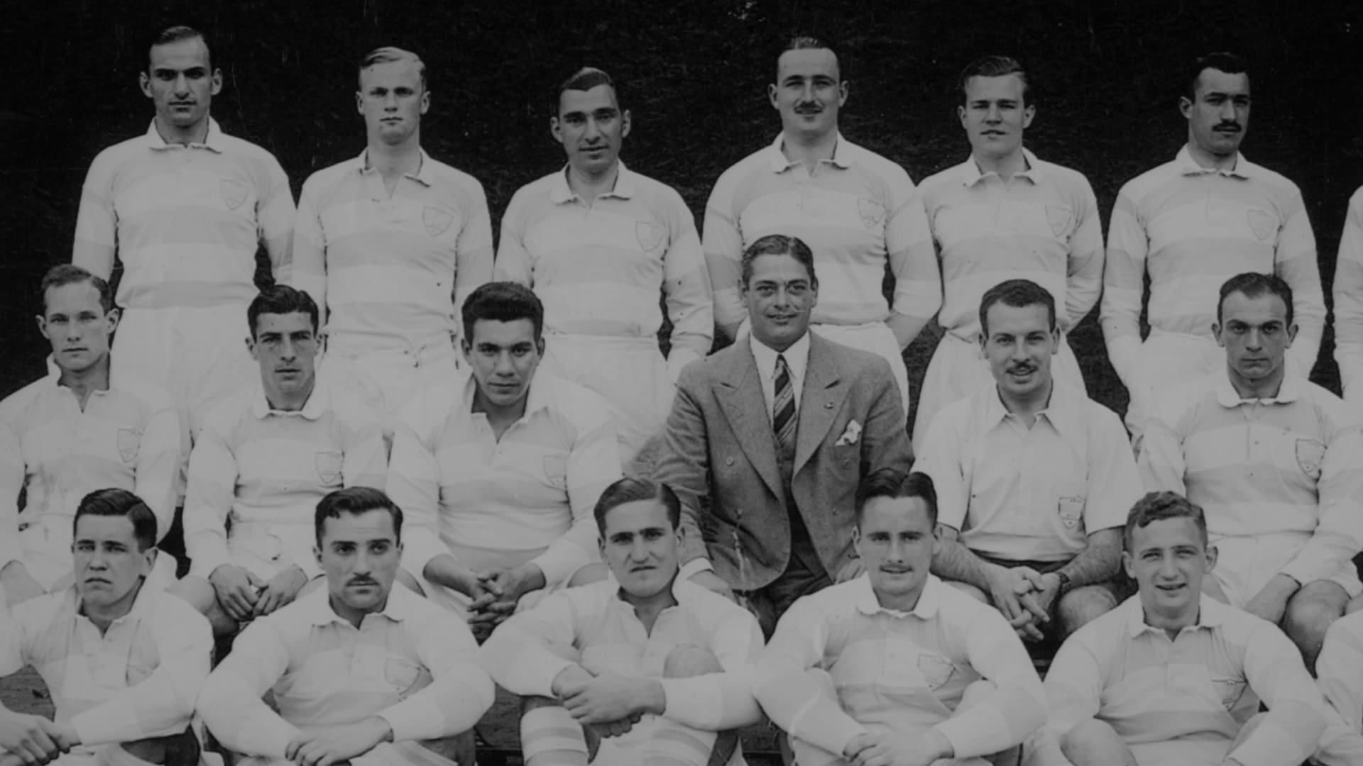 Seleccionado nacional de rugby, de 1936. Abajo, primero a la izquierda, aparece Noel Wilson Cooper. En la segunda fila, primero contando desde la izquierda, está Leonard Gavan Hughes.