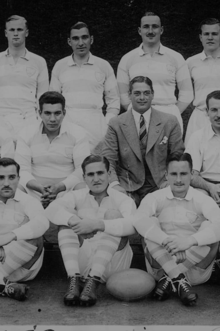 Seleccionado nacional de rugby, de 1936. Abajo, primero a la izquierda, aparece Noel Wilson Cooper. En la segunda fila, primero contando desde la izquierda, está Leonard Gavan Hughes.