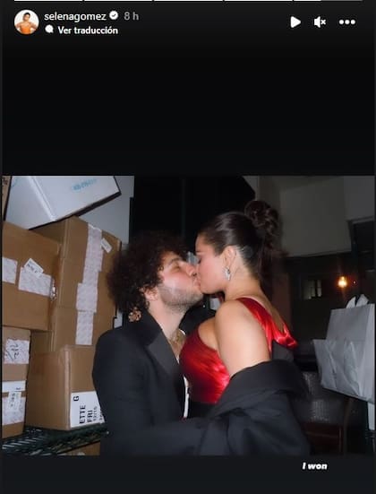 Selena Gomez compartió una romántica foto con su novio Benny Blanco previo a la ceremonia de los Golden Globes 2024