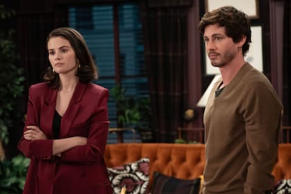Selena Gomez y Logan Lerman en una escena de la quinta temporada