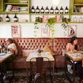 La calle que concentra un polo gourmet dentro de un barrio en constante renovación